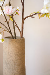 Geribbelde hoge vaas Latte 50x14 cm van handgemaakt aardewerk uit de STILL Collection