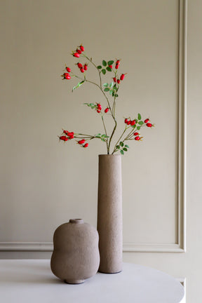 Hoge vaas Light 40x12 cm van aardewerk met decoratieve bloesemtakken uit de STILL Collection