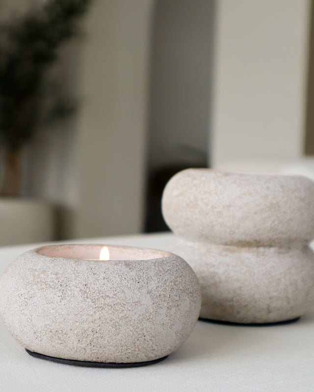 Waxinelichthouder light 10x4 cm van aardewerk met brandend maxi waxinelicht van STILL