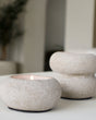 Waxinelichthouder light 10x4 cm van aardewerk met brandend maxi waxinelicht van STILL